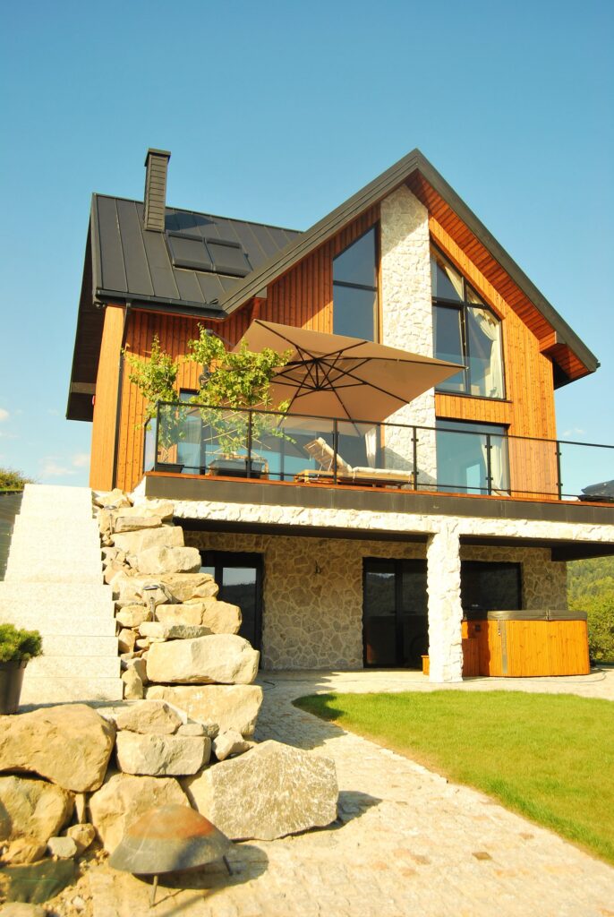 Pieniny Farmhouse o zachodzie słońca