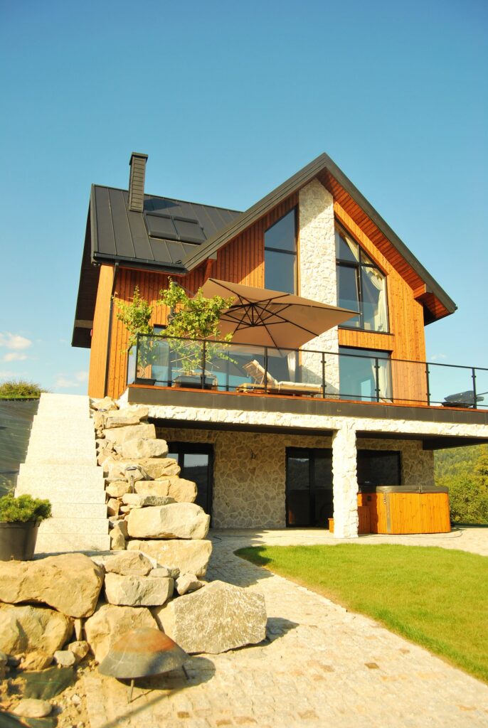 Wejście do Pieniny Farmhouse z kamiennymi schodami